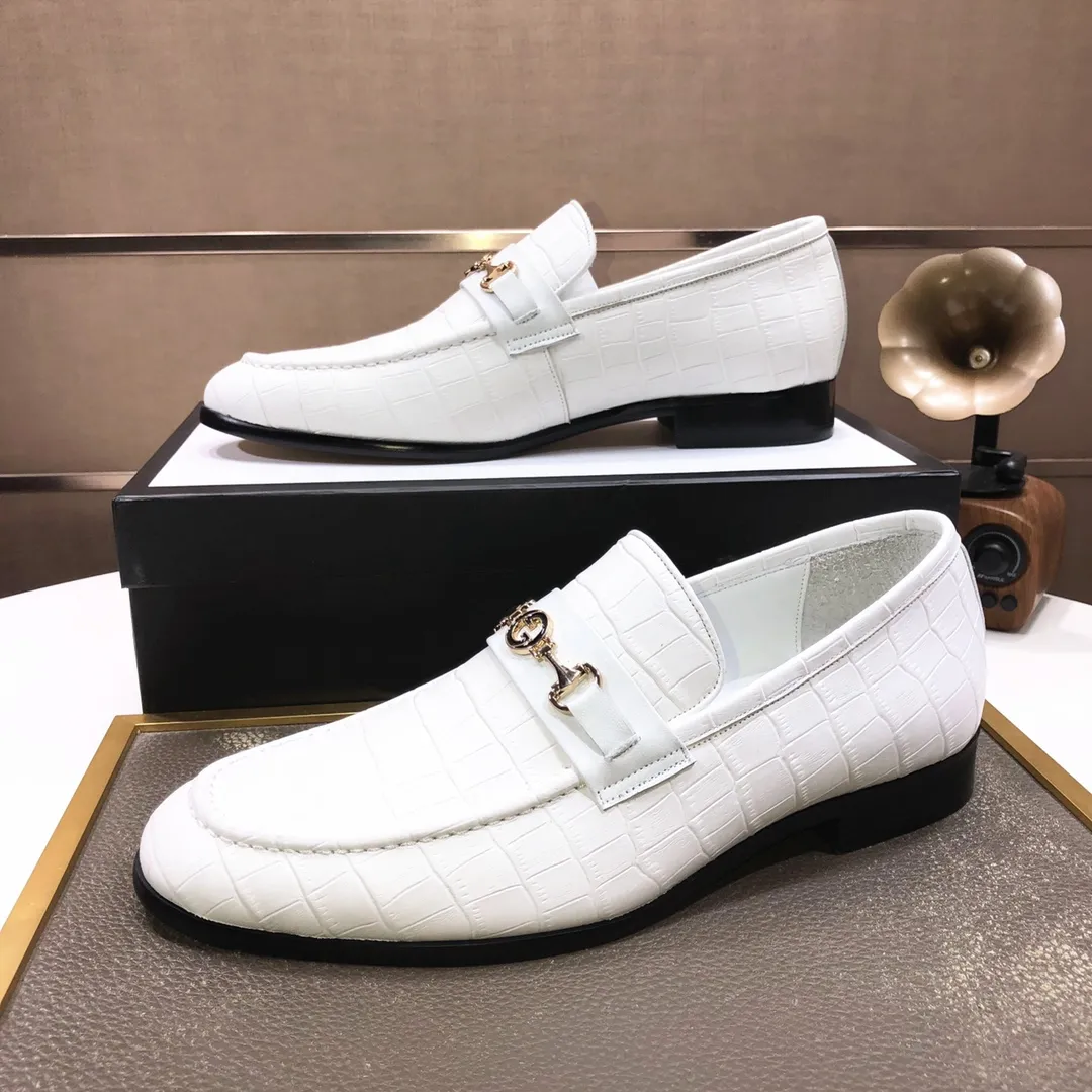 Men's shoes💰500💰Italy's top luxury men's shoe giant (GUCCI) (Gucci) (full cowhide lining) new arrival🍃Original European style🔰 Pleasant to the eye😍In order to make the shoes more durable and non-deformable🌀The production continues to follow traditional methods but there is still no lack of innovation💪Choose original sheepskin for the leather♻️ Smooth and natural And extra bright ⭐Made of imported cowhide, the first choice of rich people 38-45 (45 customized)